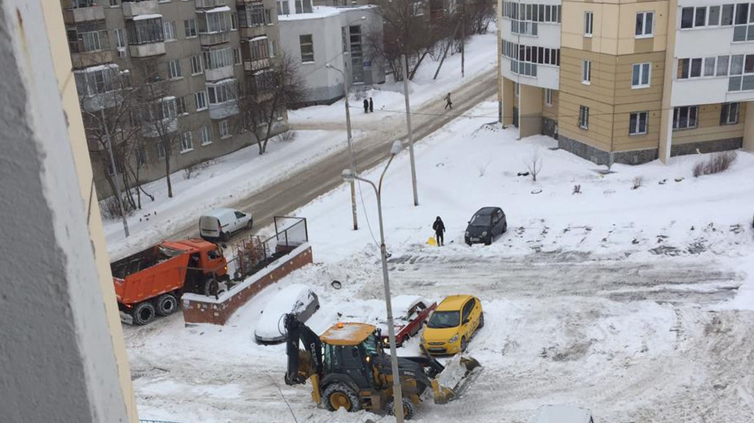 Незаконный вывоз снега на Сортировке
