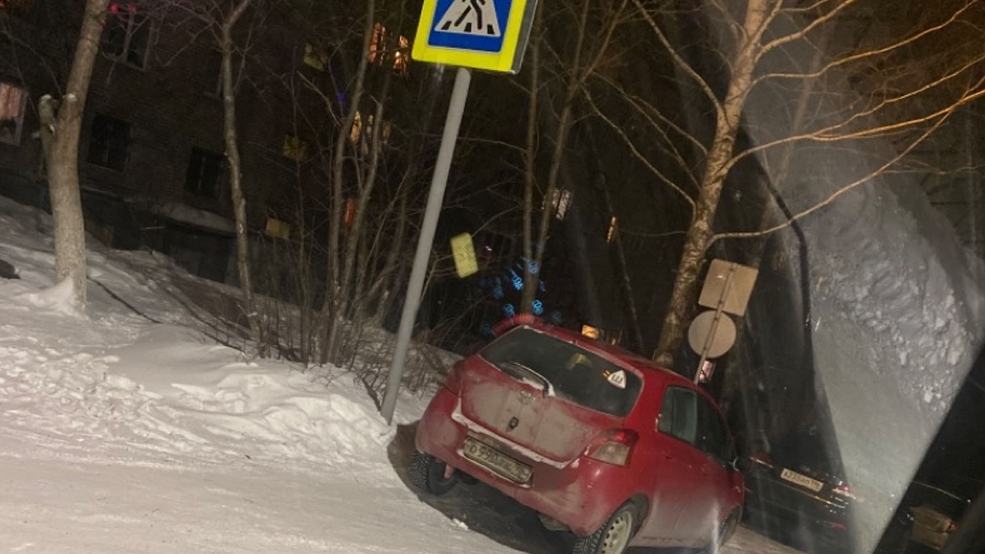 Нарушение правил парковки в Дегтярске на Гагарина