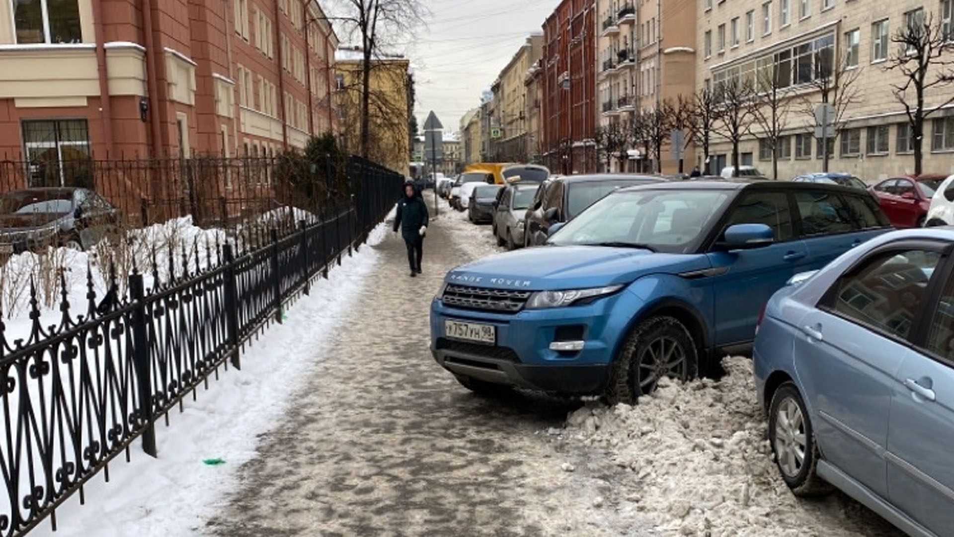 Неправильная парковка в Санкт-Петербурге на Кавалергардской