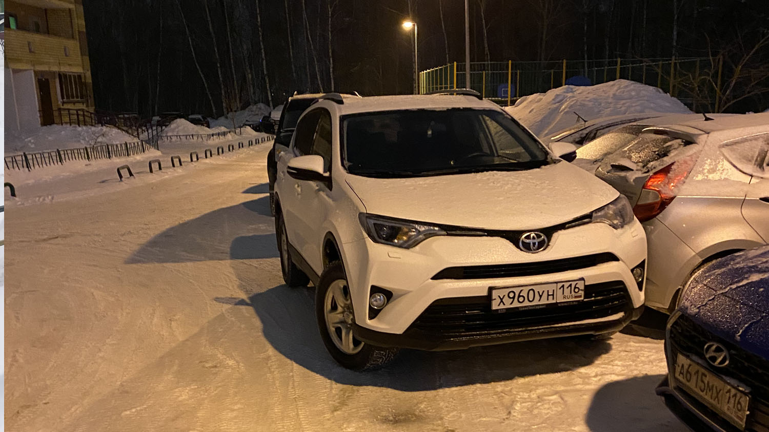 Автохам перегородил машины в Казани на Чингиза Айтматова