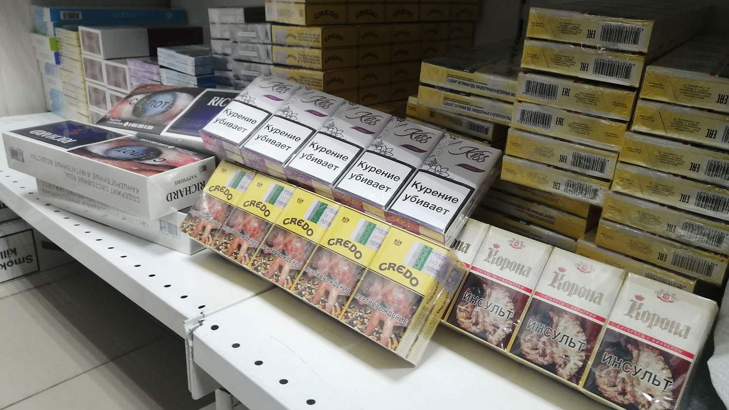Павильон с контрафактными сигаретами на рынке “Белка маркет”