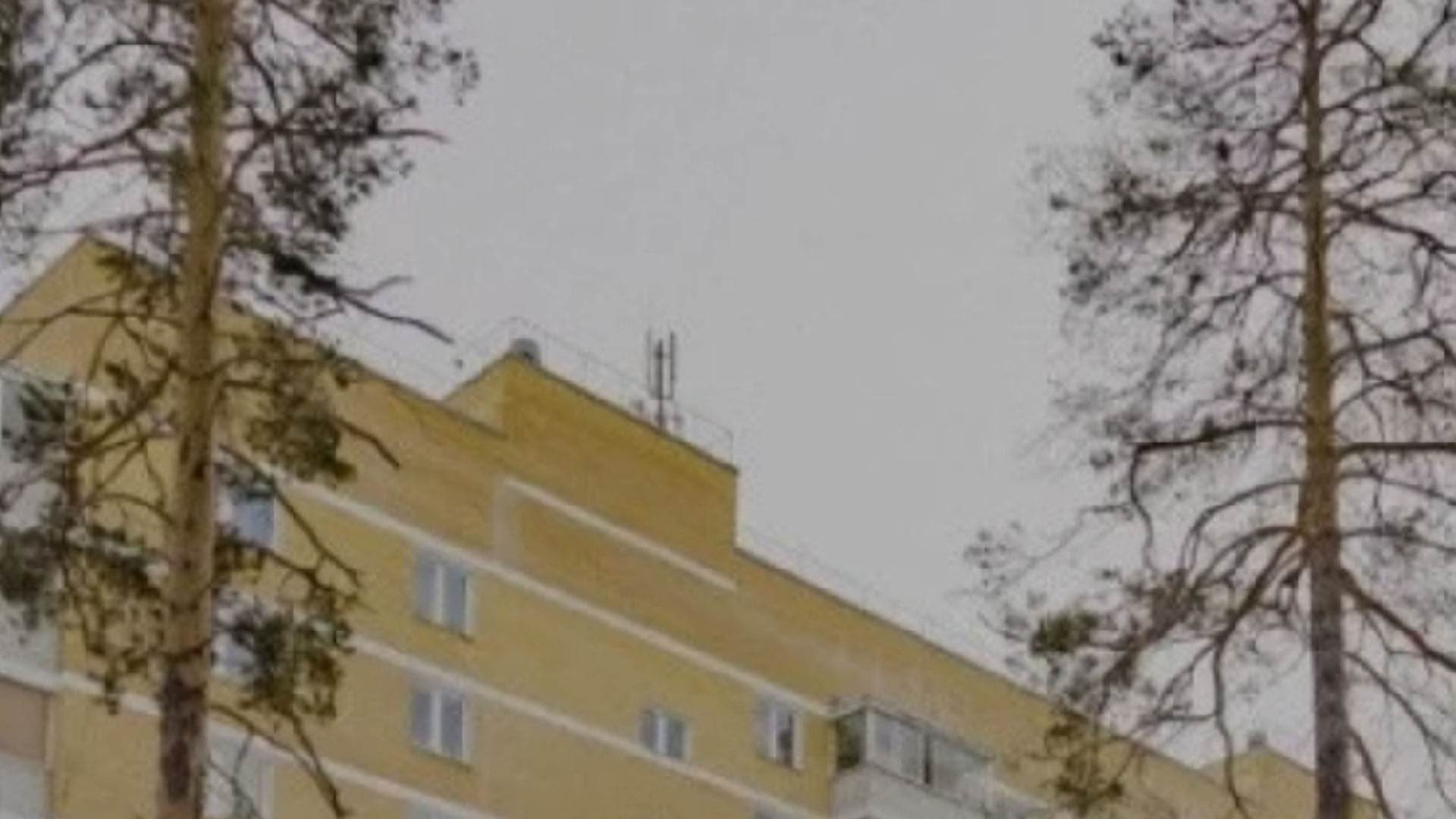 Незаконная вышка связи на крыше дома г. Верхняя Пышма