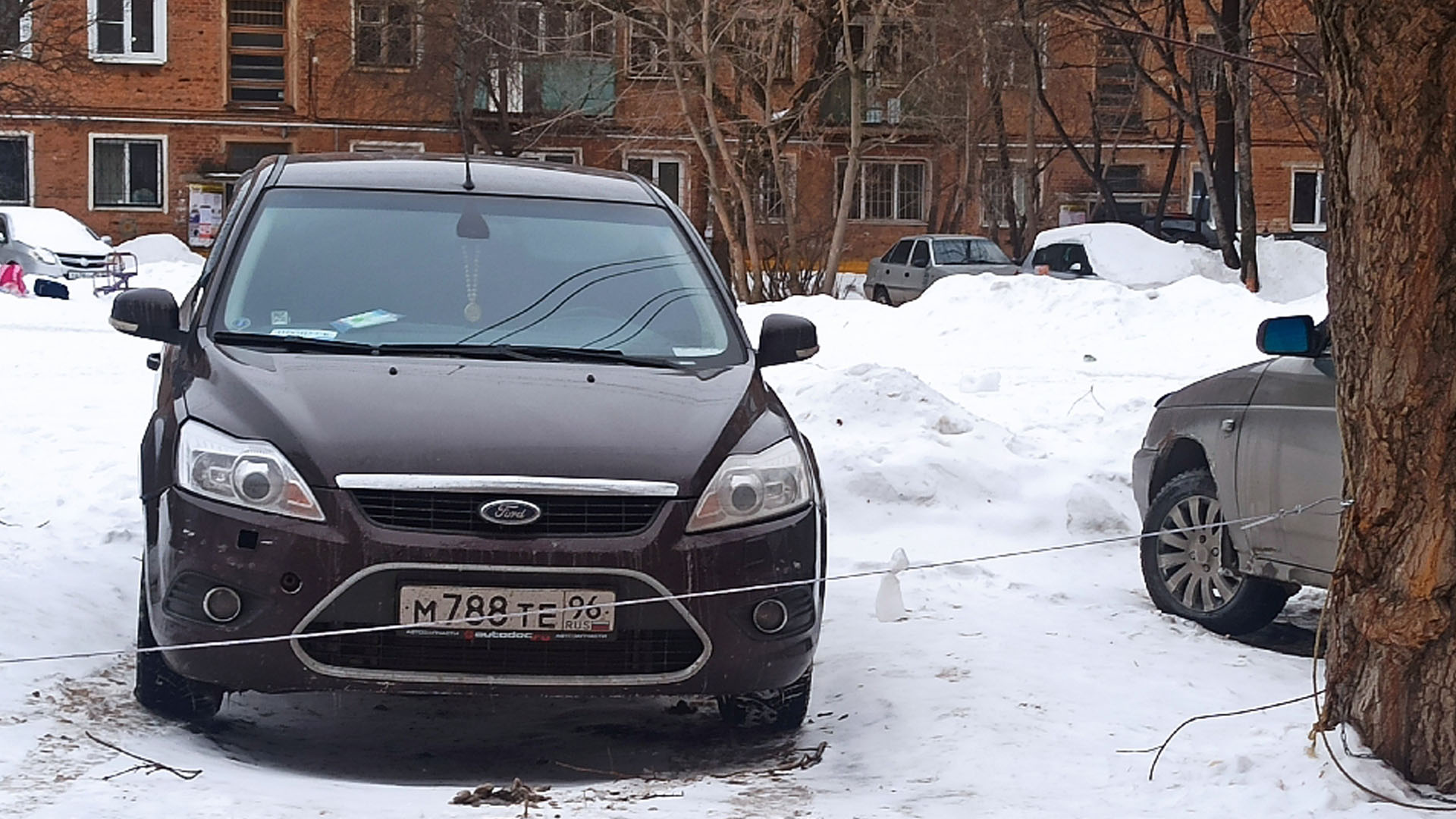 Захват парковочных мест на Уралмаше в Екатеринбурге