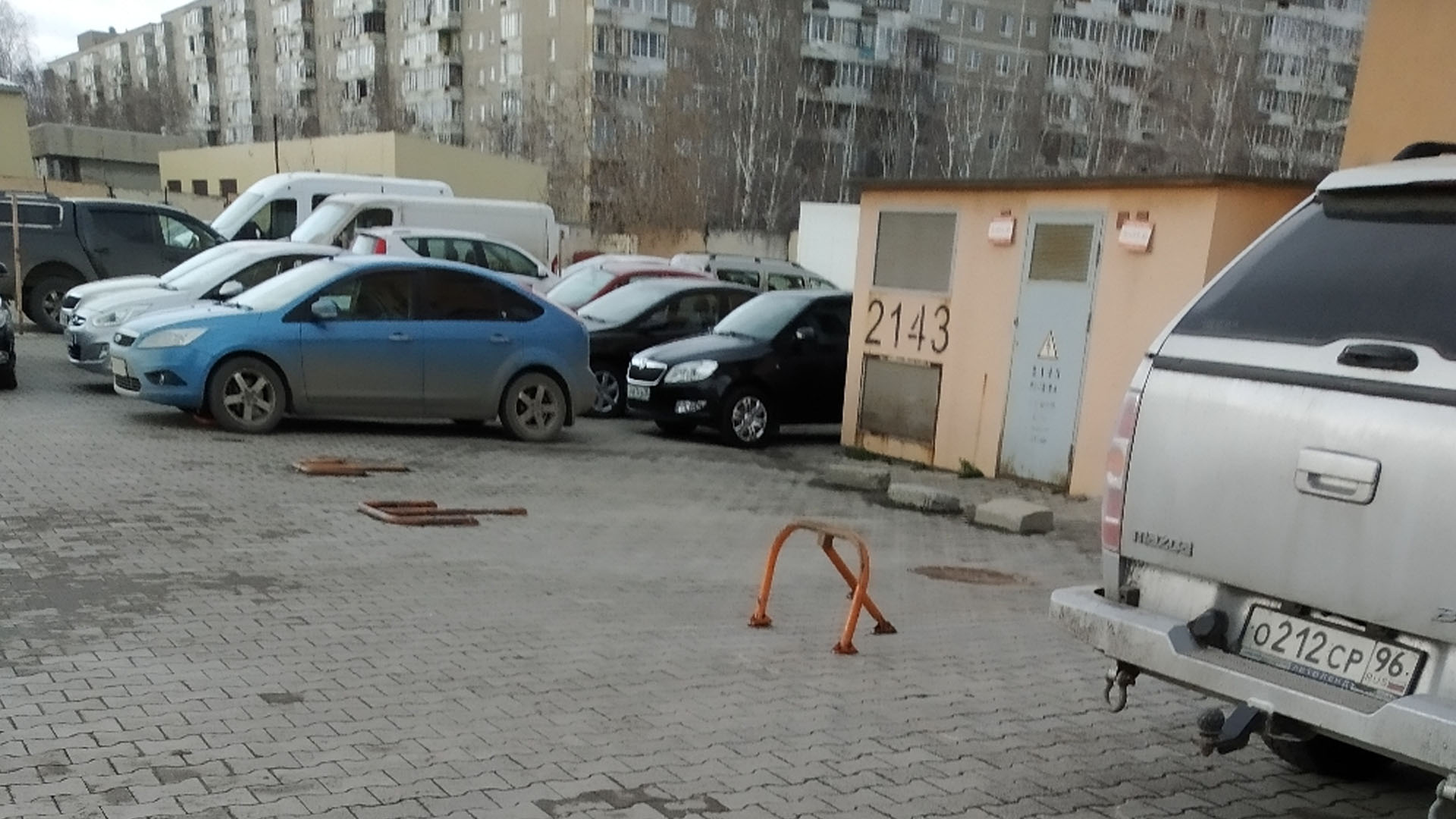 Незаконная парковка в Екатеринбурге на Решетникова