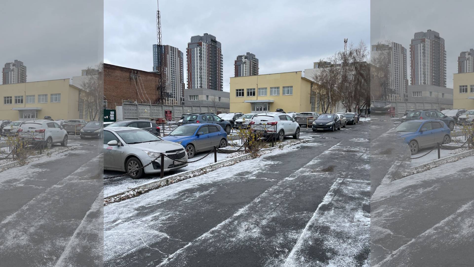 Платная парковка на тротуаре и газоне на Мамина Сибиряка