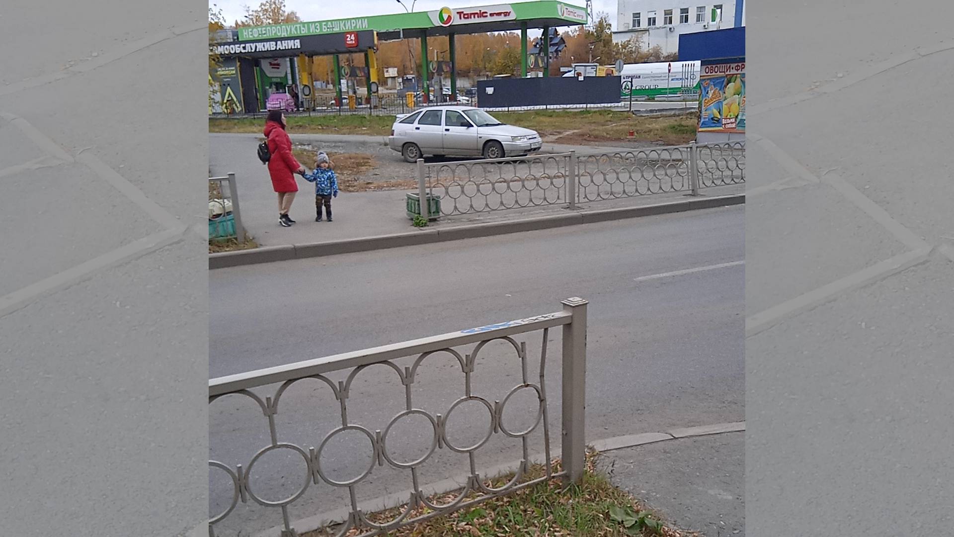 Опасные условия перехода дороги на Билимбаевской