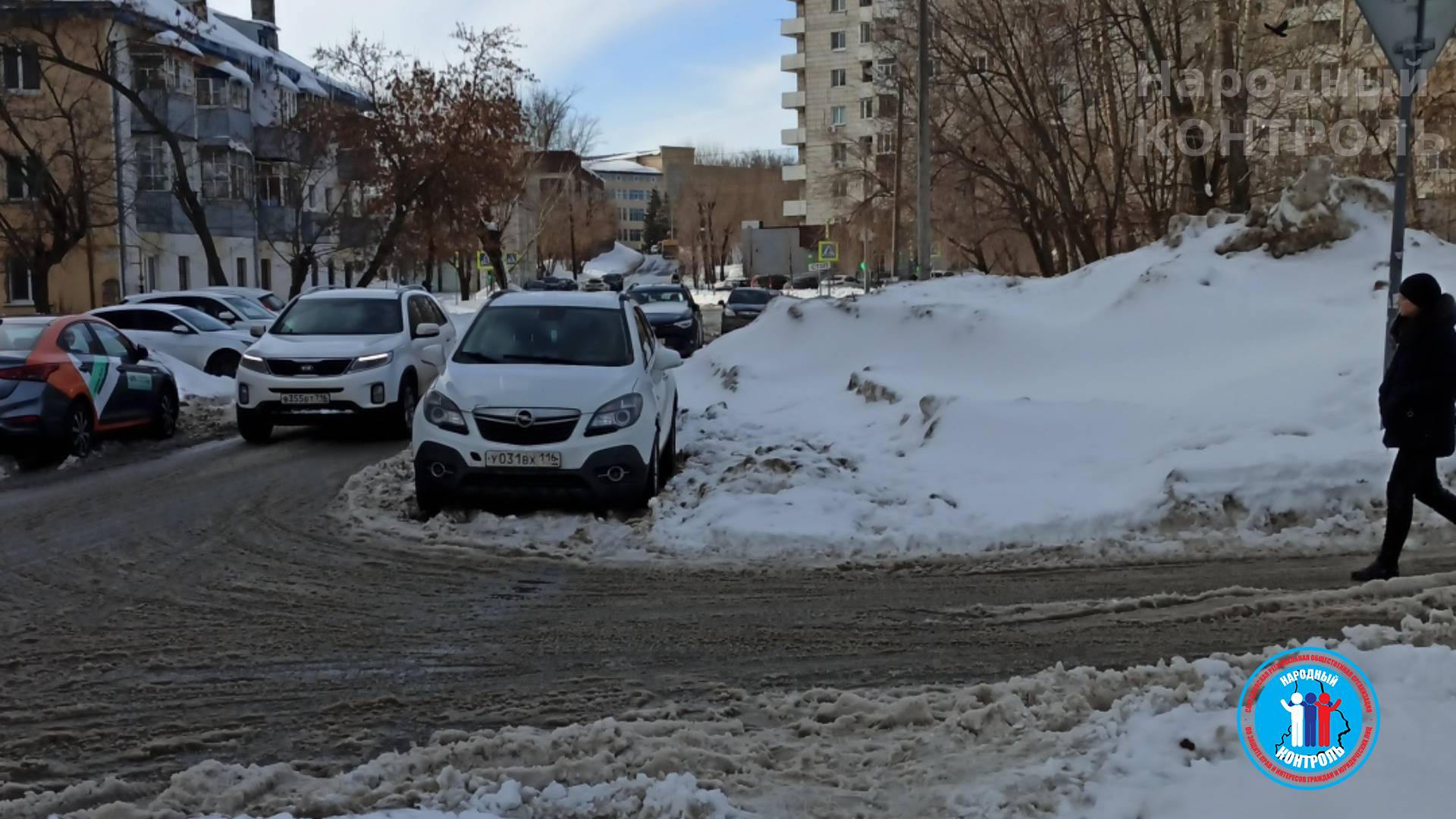 Засыпали дорогу в детскую поликлинику снегом, Казань