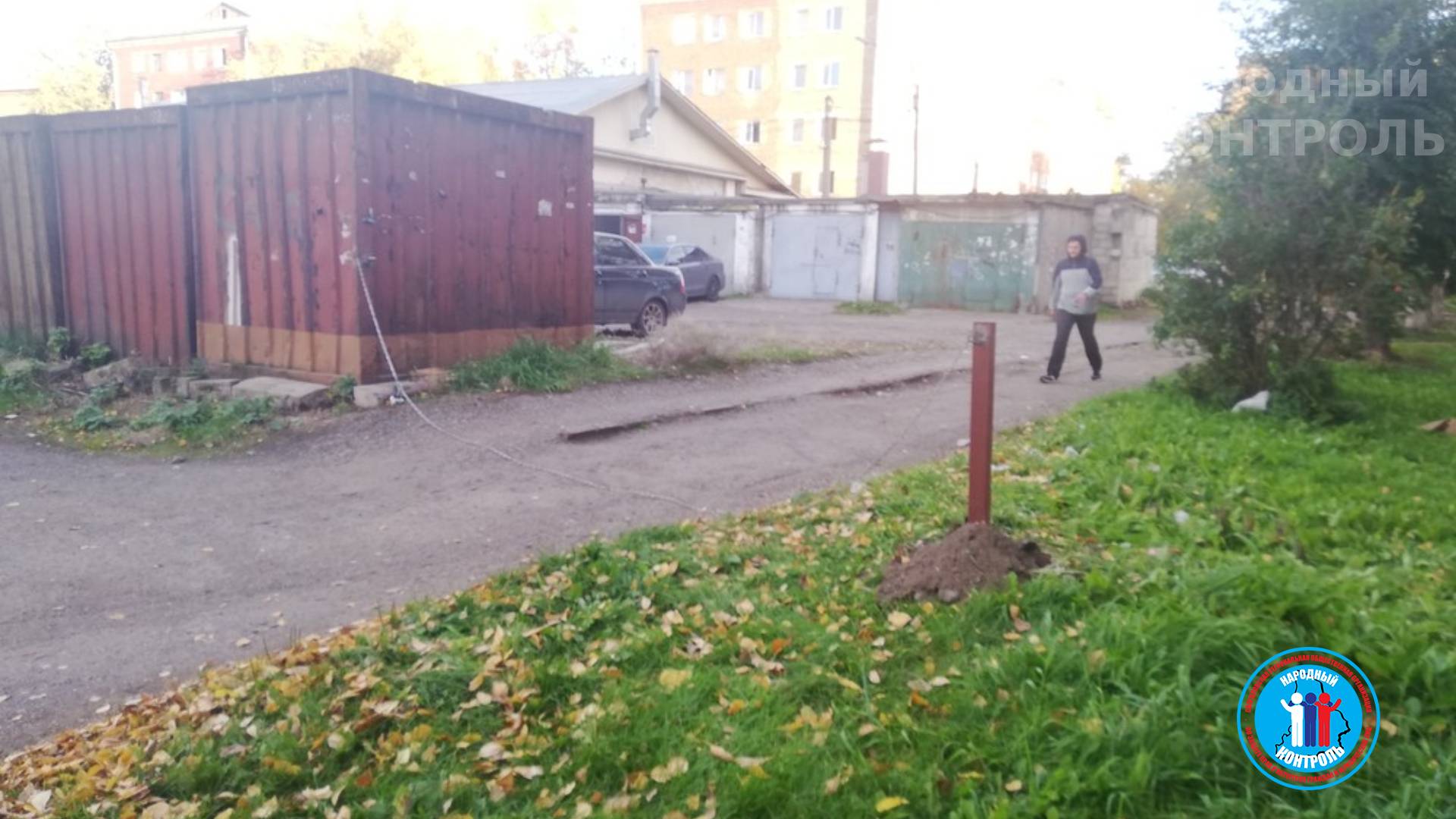 Неизвестные лица заблокировали и самовольно захватили парковочную территорию в Красноярске